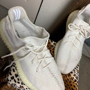 YEEZY WHITE 350 BOOST SNEAKERS